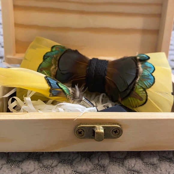 Feather bow tie holiday collection - Picture 4 of 7